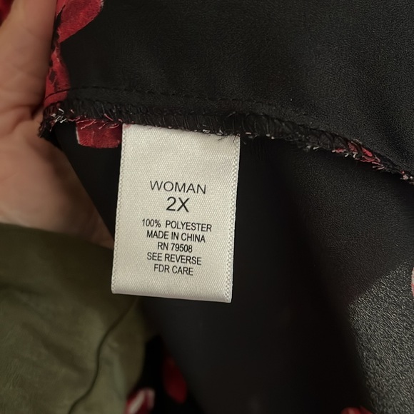 Roz & Ali Floral V-Neck Blouse w/Multi-Slit Chiffon Sleeves - Size 2X - Picture 8 of 10